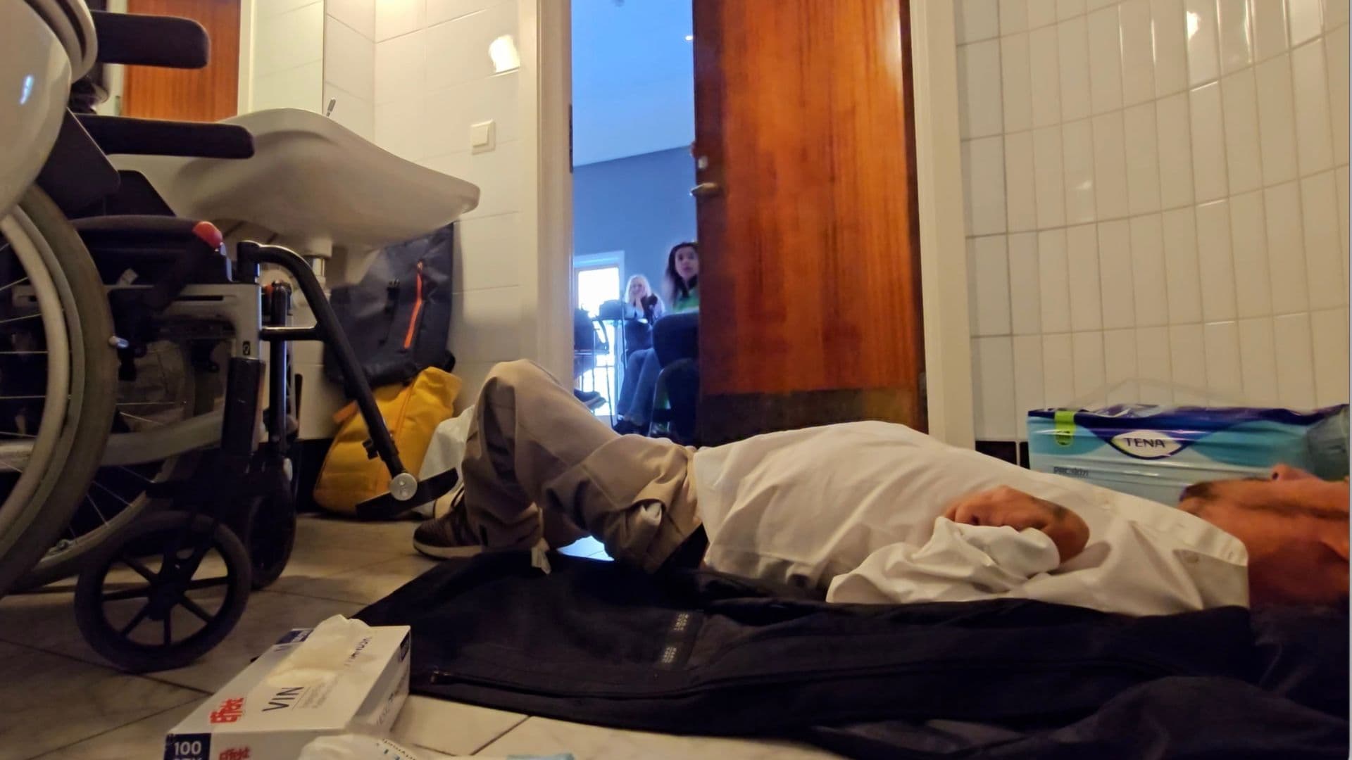 Ligger på gulv-2.jpg